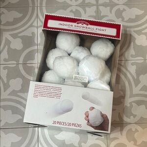 Indoor Snowball Fight Set
